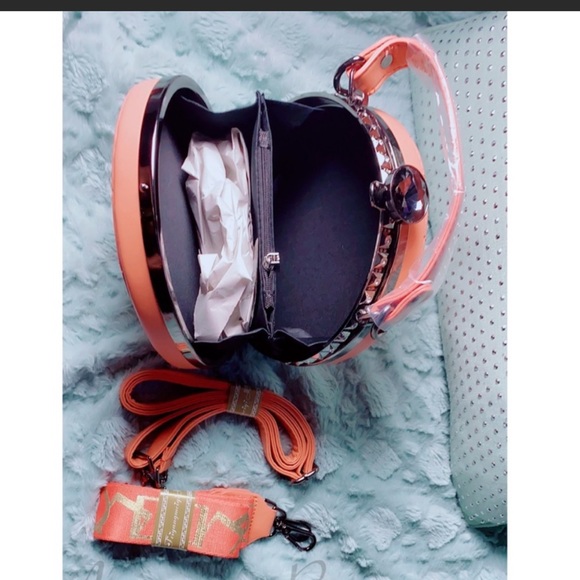 Not Your Chanel Bag 🍑 - Picture 8 of 9